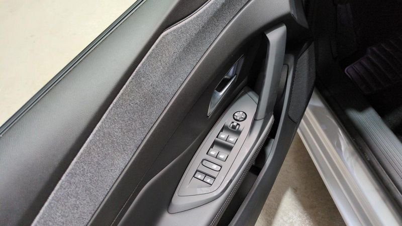 Peugeot 308 Hybrid 145 e-dcs6 allure + pack confort +  vision 360