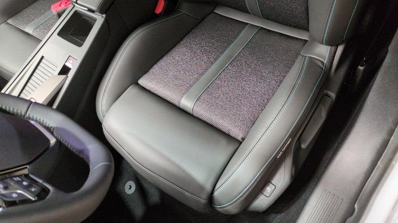 Peugeot 308 Hybrid 145 e-dcs6 allure + pack confort +  vision 360