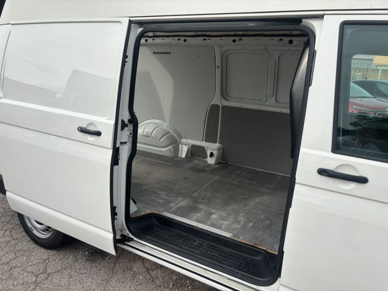 VOLKSWAGEN TRANSPORTER 2018