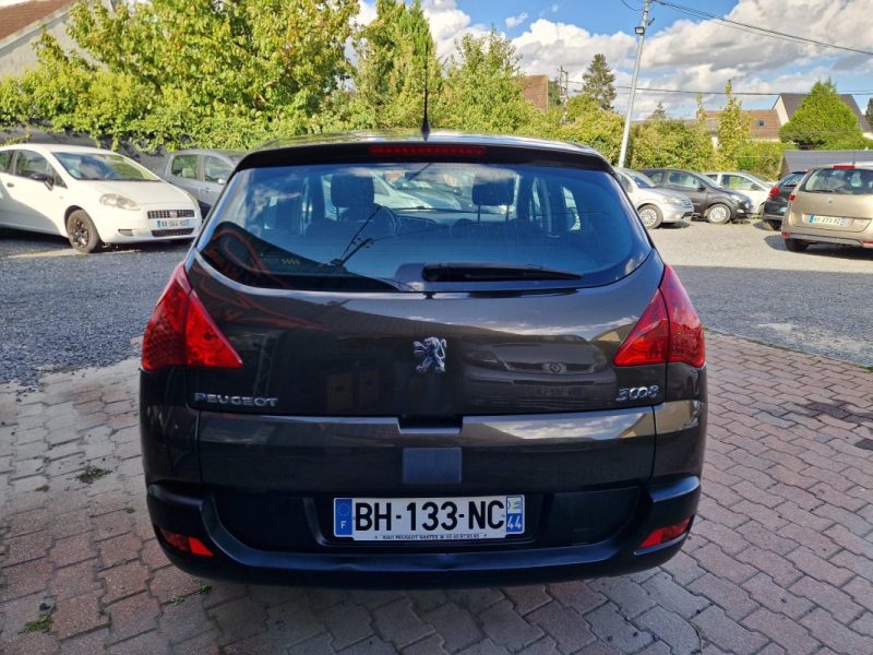 PEUGEOT 3008 2011