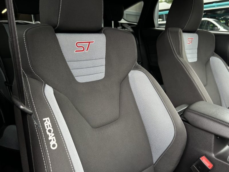 FORD FOCUS III PHASE 2 ST 2.0 TDCI 185 Cv 5 PORTES / SIEGES RECARO - GARANTIE 1 AN