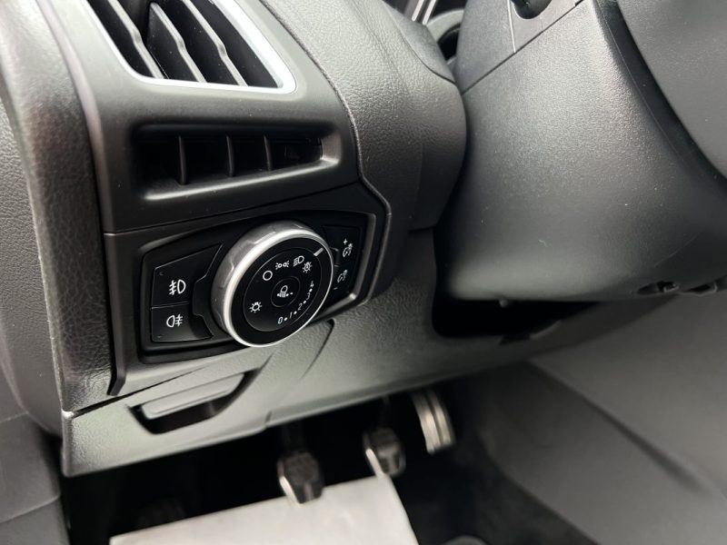 FORD FOCUS III PHASE 2 ST 2.0 TDCI 185 Cv 5 PORTES / SIEGES RECARO - GARANTIE 1 AN