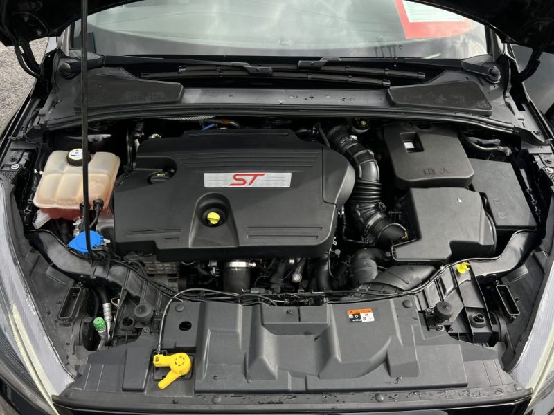 FORD FOCUS III PHASE 2 ST 2.0 TDCI 185 Cv 5 PORTES / SIEGES RECARO - GARANTIE 1 AN