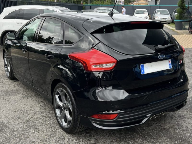FORD FOCUS III PHASE 2 ST 2.0 TDCI 185 Cv 5 PORTES / SIEGES RECARO - GARANTIE 1 AN