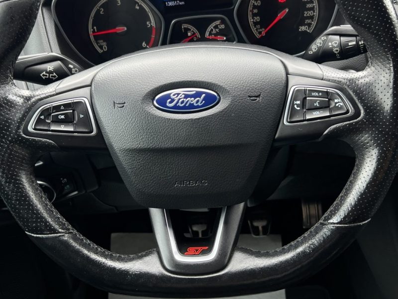 FORD FOCUS III PHASE 2 ST 2.0 TDCI 185 Cv 5 PORTES / SIEGES RECARO - GARANTIE 1 AN