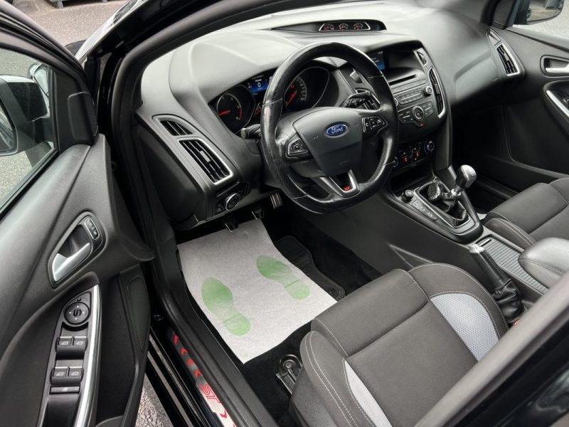 FORD FOCUS III PHASE 2 ST 2.0 TDCI 185 Cv 5 PORTES / SIEGES RECARO - GARANTIE 1 AN