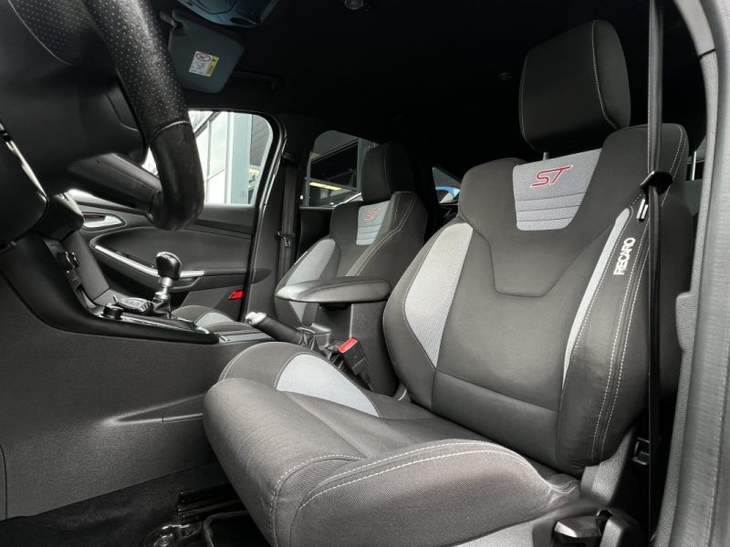 FORD FOCUS III PHASE 2 ST 2.0 TDCI 185 Cv 5 PORTES / SIEGES RECARO - GARANTIE 1 AN