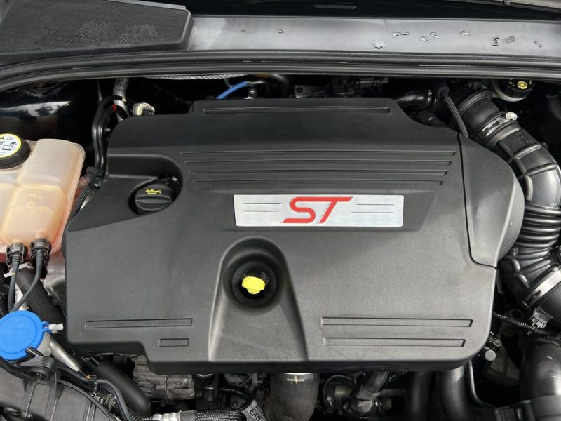 FORD FOCUS III PHASE 2 ST 2.0 TDCI 185 Cv 5 PORTES / SIEGES RECARO - GARANTIE 1 AN