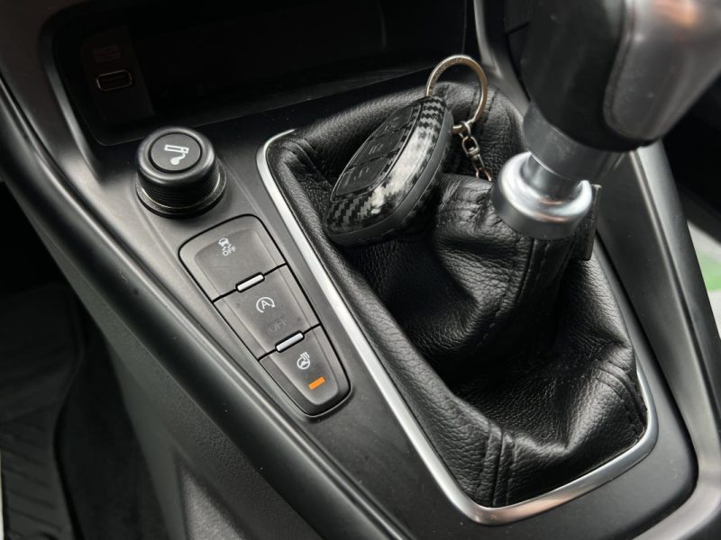 FORD FOCUS III PHASE 2 ST 2.0 TDCI 185 Cv 5 PORTES / SIEGES RECARO - GARANTIE 1 AN