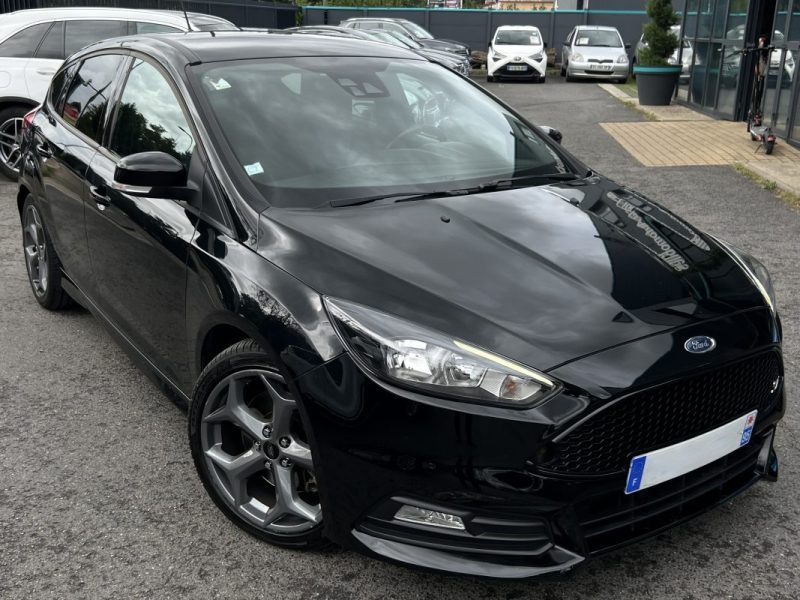 FORD FOCUS III PHASE 2 ST 2.0 TDCI 185 Cv 5 PORTES / SIEGES RECARO - GARANTIE 1 AN