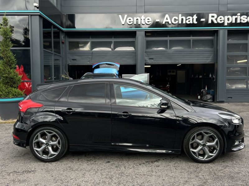 FORD FOCUS III PHASE 2 ST 2.0 TDCI 185 Cv 5 PORTES / SIEGES RECARO - GARANTIE 1 AN