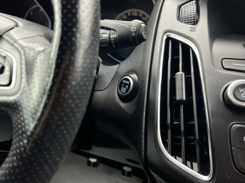 FORD FOCUS III PHASE 2 ST 2.0 TDCI 185 Cv 5 PORTES / SIEGES RECARO - GARANTIE 1 AN