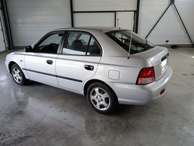 HYUNDAI ACCENT 1.5 CRDI 82 cv / DISTRIBUTION + FREINS AV NEUFS + REVISION A JOUR + BATTERIE NEUVE