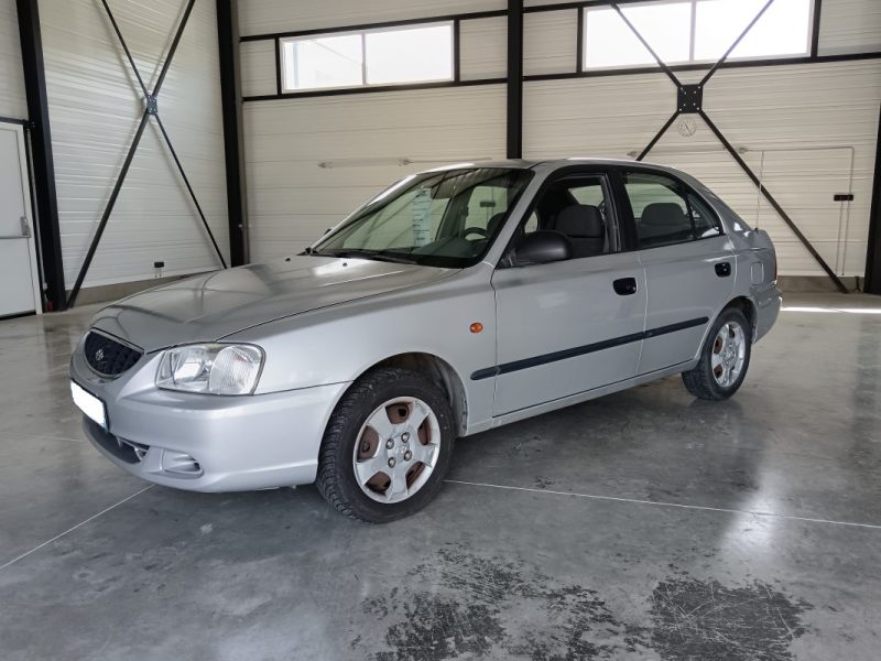 HYUNDAI ACCENT 1.5 CRDI 82 cv / DISTRIBUTION + FREINS AV NEUFS + REVISION A JOUR + BATTERIE NEUVE