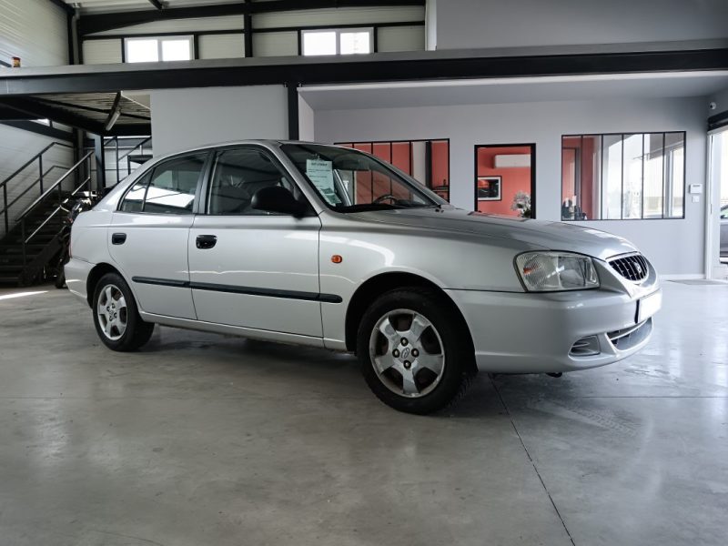 HYUNDAI ACCENT 1.5 CRDI 82 cv / DISTRIBUTION + FREINS AV NEUFS + REVISION A JOUR + BATTERIE NEUVE