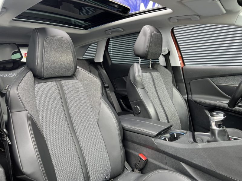 PEUGEOT 3008 1.2 130ch Allure - TOIT OUVRANT - DISTRIBUTION OK