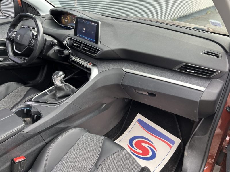 PEUGEOT 3008 1.2 130ch Allure - TOIT OUVRANT - DISTRIBUTION OK