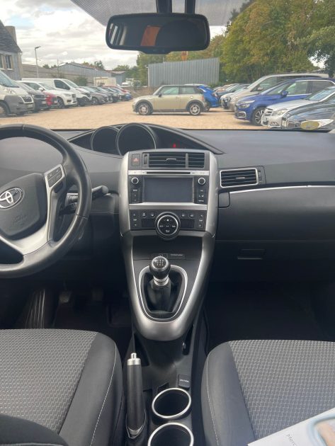 TOYOTA VERSO 2014 112 D-4D Business 5 places