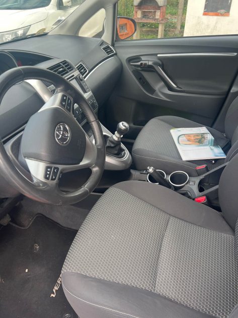 TOYOTA VERSO 2014 112 D-4D Business 5 places