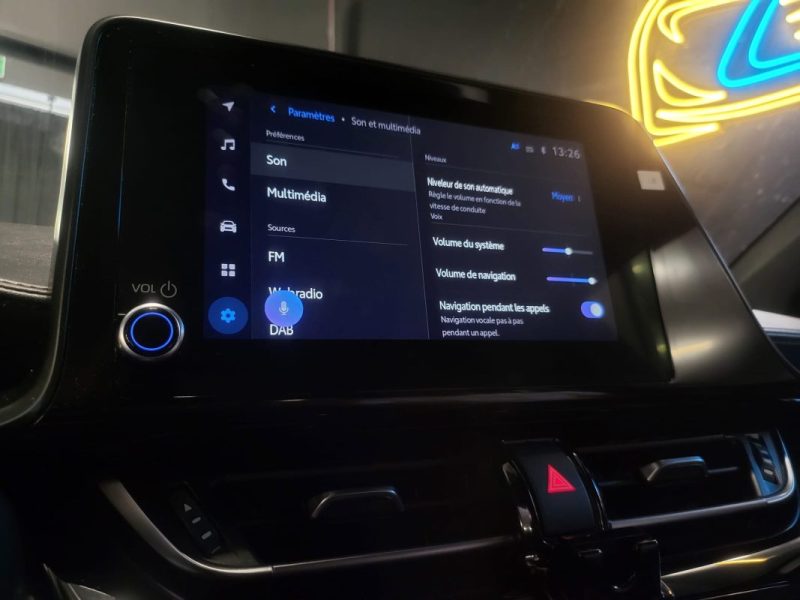 TOYOTA C-HR 1.8 122H COLLECTION / VOLANT CHAUFFANT / SIEGES ELECTRIQUES + CHAUFFANTS / APPLE CARPLAY