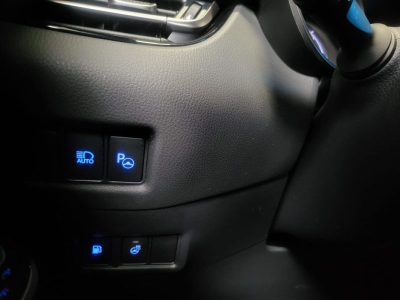 TOYOTA C-HR 1.8 122H COLLECTION / VOLANT CHAUFFANT / SIEGES ELECTRIQUES + CHAUFFANTS / APPLE CARPLAY