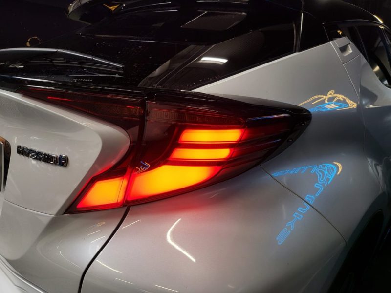 TOYOTA C-HR 1.8 122H COLLECTION / VOLANT CHAUFFANT / SIEGES ELECTRIQUES + CHAUFFANTS / APPLE CARPLAY