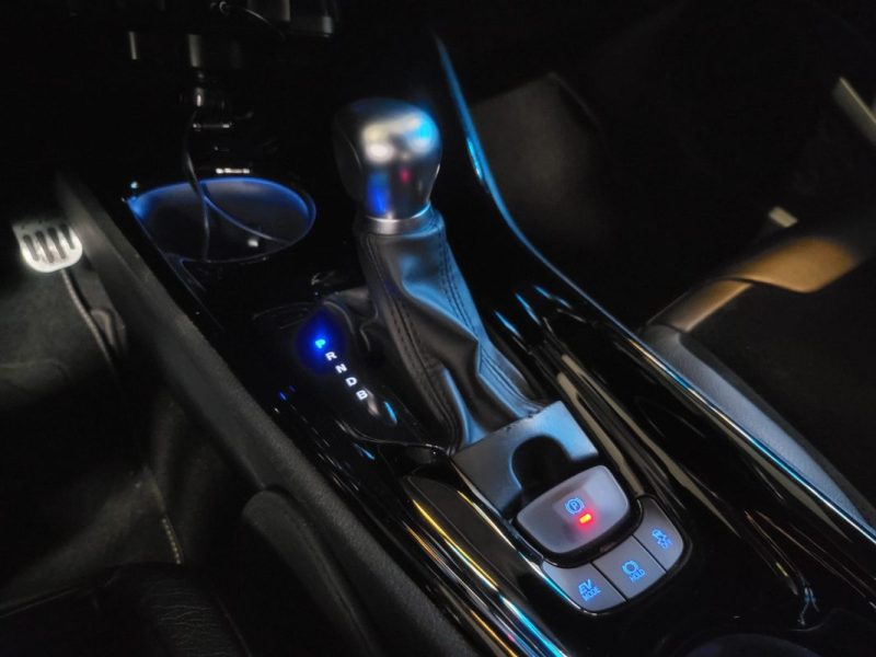 TOYOTA C-HR 1.8 122H COLLECTION / VOLANT CHAUFFANT / SIEGES ELECTRIQUES + CHAUFFANTS / APPLE CARPLAY