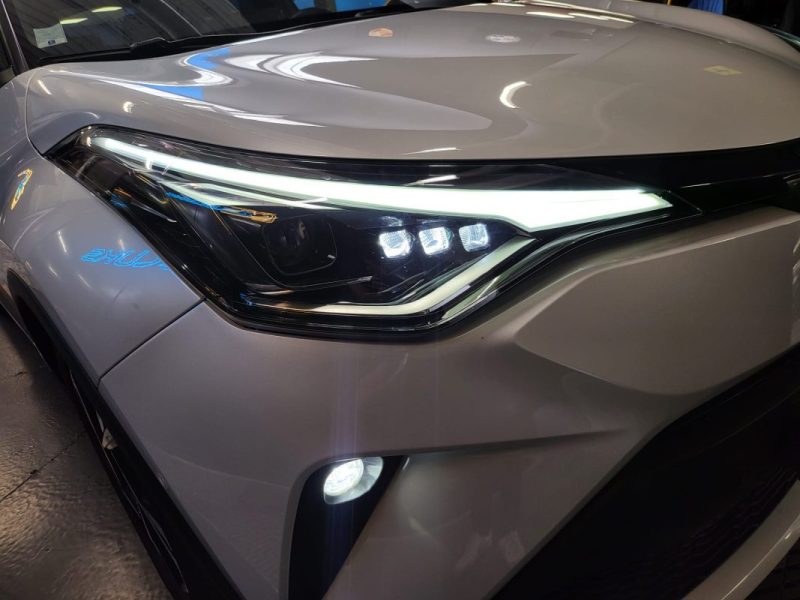 TOYOTA C-HR 1.8 122H COLLECTION / VOLANT CHAUFFANT / SIEGES ELECTRIQUES + CHAUFFANTS / APPLE CARPLAY