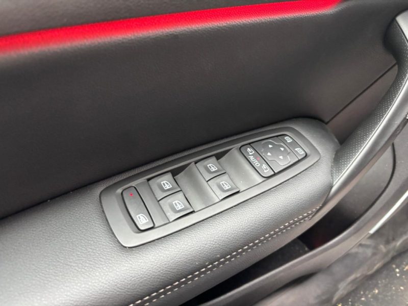 RENAULT MEGANE IV 1.2 TCE 130 INTENS