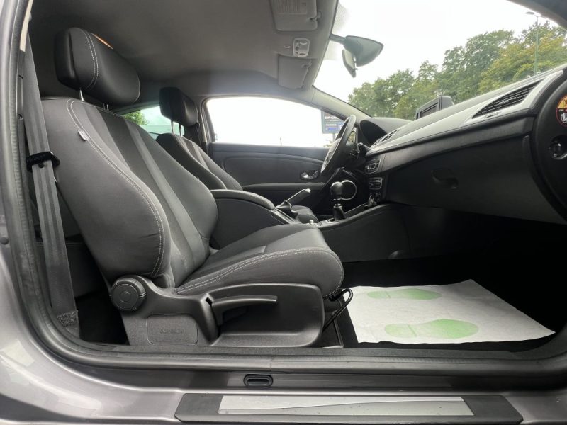 RENAULT MEGANE 3 III COUPE 1.5 DCI 110 Cv BVM6 / GPS TOMTOM BLUETOOTH CRIT AIR 2 - GARANTIE 1 AN