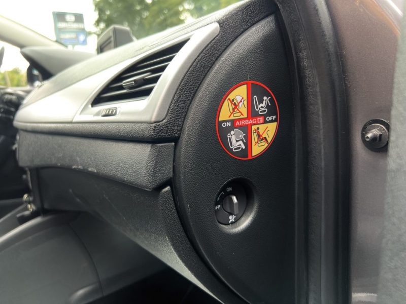 RENAULT MEGANE 3 III COUPE 1.5 DCI 110 Cv BVM6 / GPS TOMTOM BLUETOOTH CRIT AIR 2 - GARANTIE 1 AN