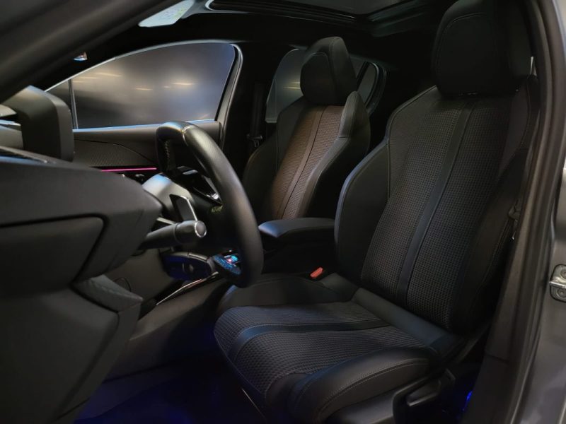 PEUGEOT 208 1.2 PURETECH 100cv GT TOIT PANO /CAMERA + 360 /CARPLAY