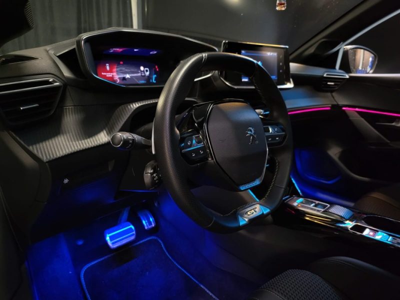 PEUGEOT 208 1.2 PURETECH 100cv GT TOIT PANO /CAMERA + 360 /CARPLAY