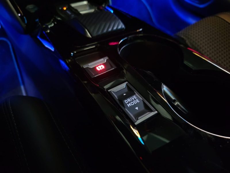 PEUGEOT 208 1.2 PURETECH 100cv GT TOIT PANO /CAMERA + 360 /CARPLAY