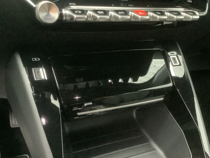 Peugeot 2008 Hybrid 145 e-DCS6 Allure