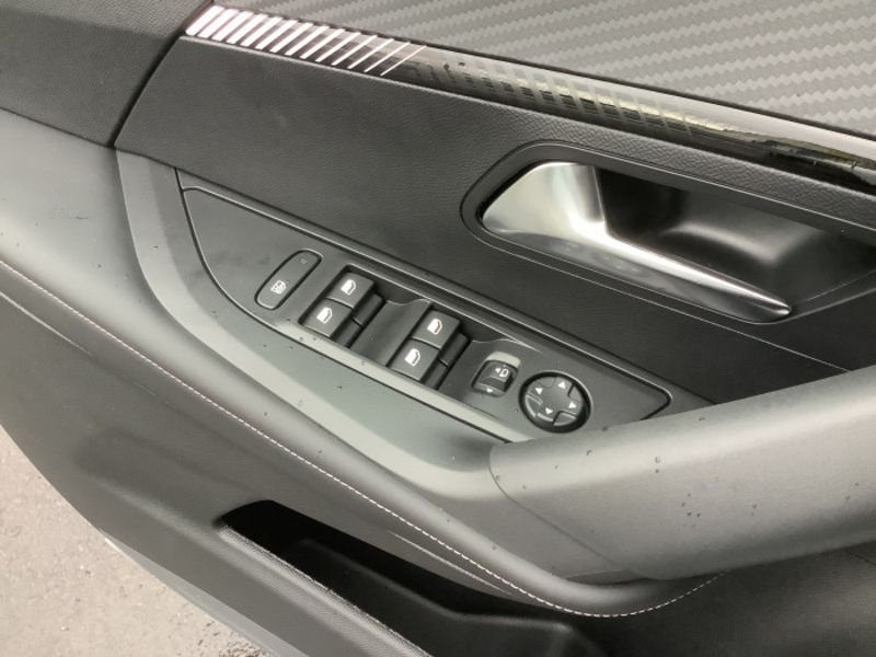 Peugeot 2008 Hybrid 145 e-DCS6 Allure