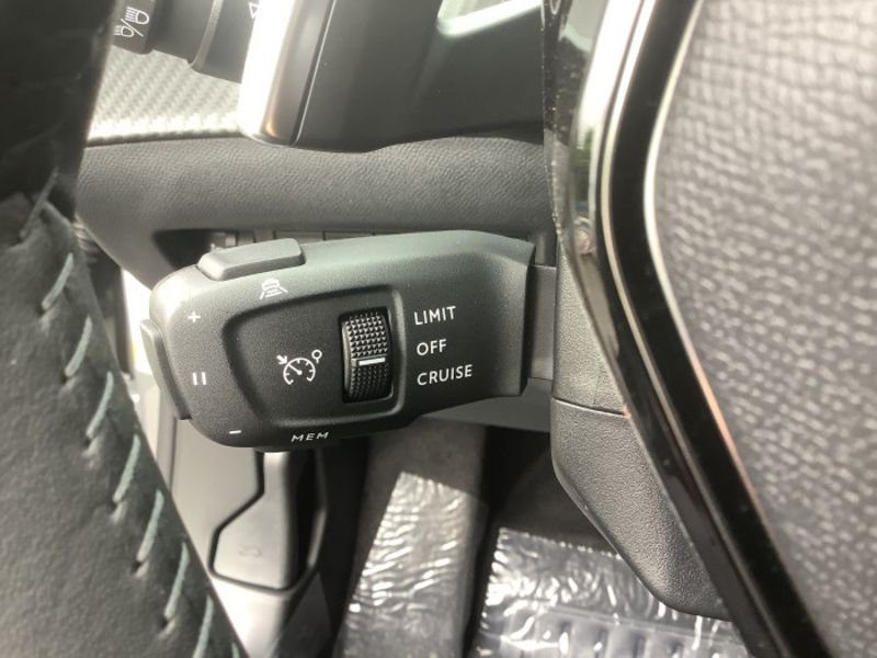 Peugeot 2008 Hybrid 145 e-DCS6 Allure