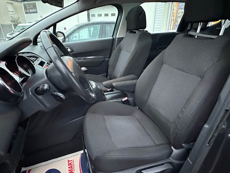 PEUGEOT 5008 2009