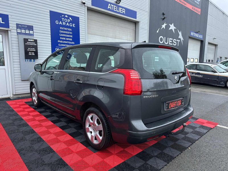 PEUGEOT 5008 2009