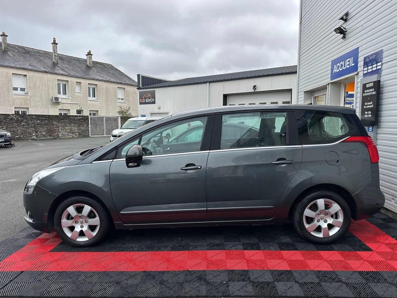 PEUGEOT 5008 2009