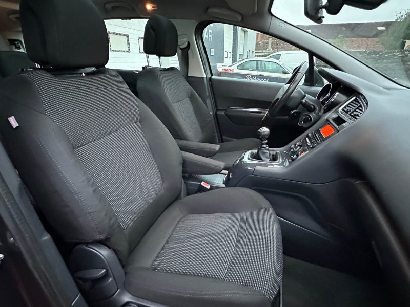 PEUGEOT 5008 2009