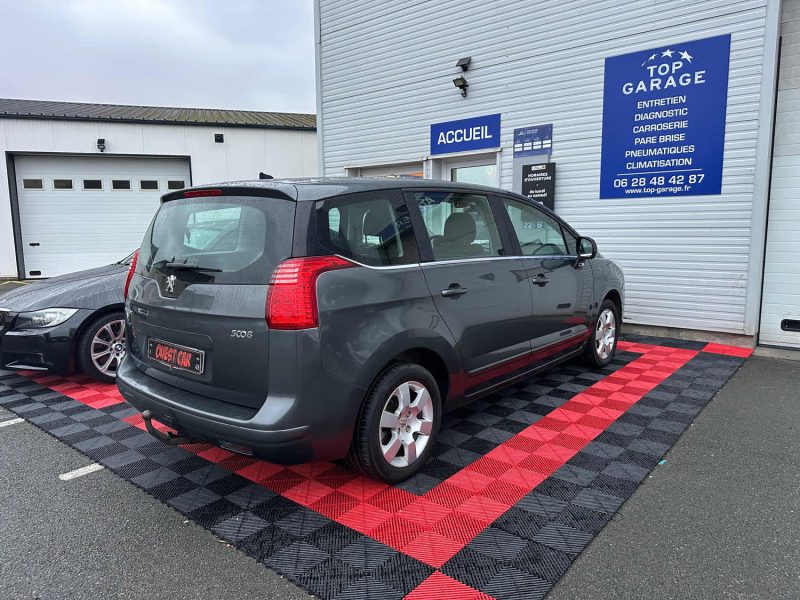 PEUGEOT 5008 2009