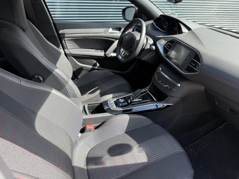 PEUGEOT 308 1.2 PURETECH 130cv GTLINE PREMIÈRE MAIN / DISTRIB OK