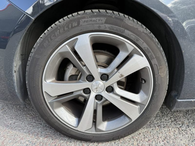 PEUGEOT 308 1.2 PURETECH 130cv GTLINE PREMIÈRE MAIN / DISTRIB OK