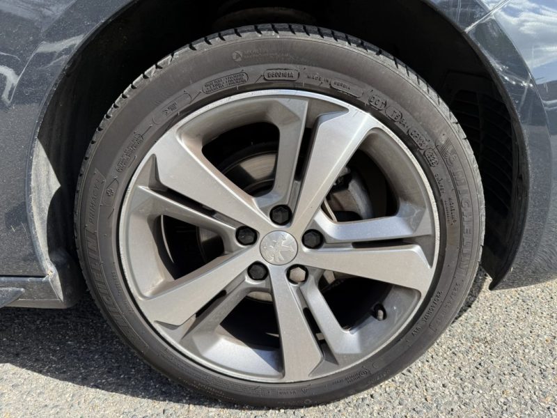 PEUGEOT 308 1.2 PURETECH 130cv GTLINE PREMIÈRE MAIN / DISTRIB OK