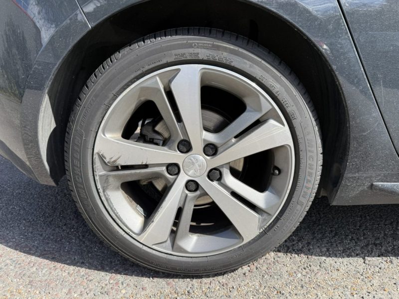 PEUGEOT 308 1.2 PURETECH 130cv GTLINE PREMIÈRE MAIN / DISTRIB OK