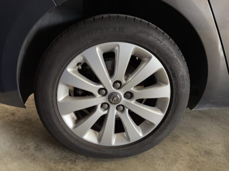 OPEL ZAFIRA TOURER 2.0 130ch Cosmo 5 places ENTRETIEN OPEL/DISTRUBUTION FAIT