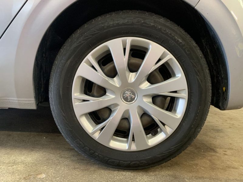 PEUGEOT 208 1.2 82ch Signature 5p 