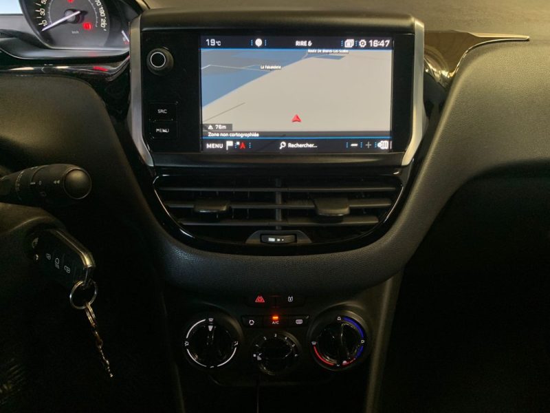 PEUGEOT 208 1.2 82ch Signature 5p 