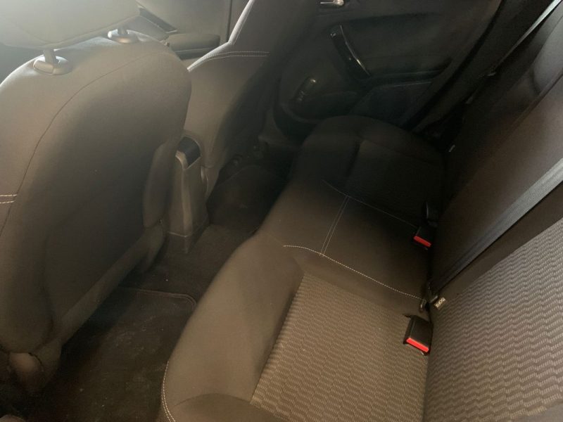 PEUGEOT 208 1.2 82ch Signature 5p 